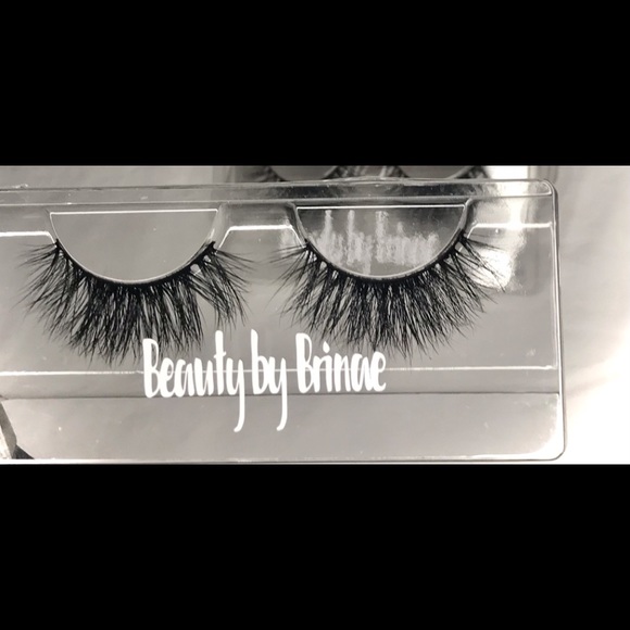 Glam Lashes - Picture 2 of 3